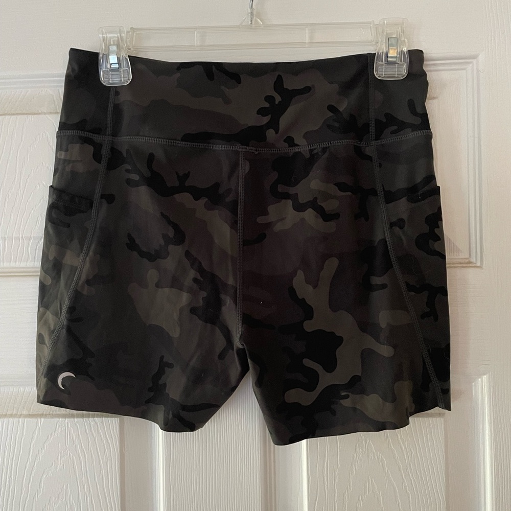 Zyia camo pocket hustle shorts